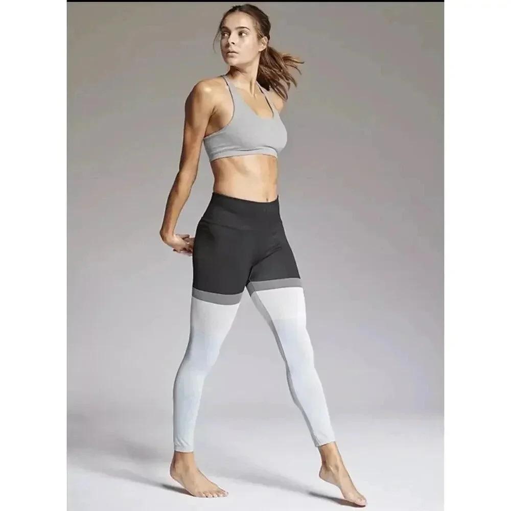 Athleta Black Gray Seamless Knit Striped Athletic Intarsia Leggings XS